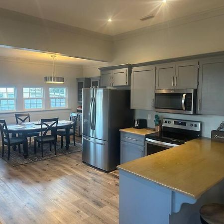 Local With A Side Of Cozy Apartment Ентърпрайз Екстериор снимка