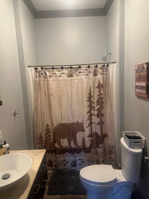 Local With A Side Of Cozy Apartment Ентърпрайз Екстериор снимка