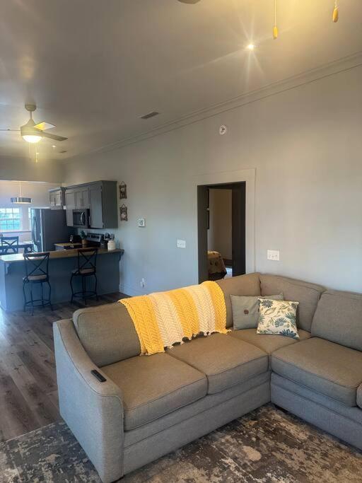 Local With A Side Of Cozy Apartment Ентърпрайз Екстериор снимка